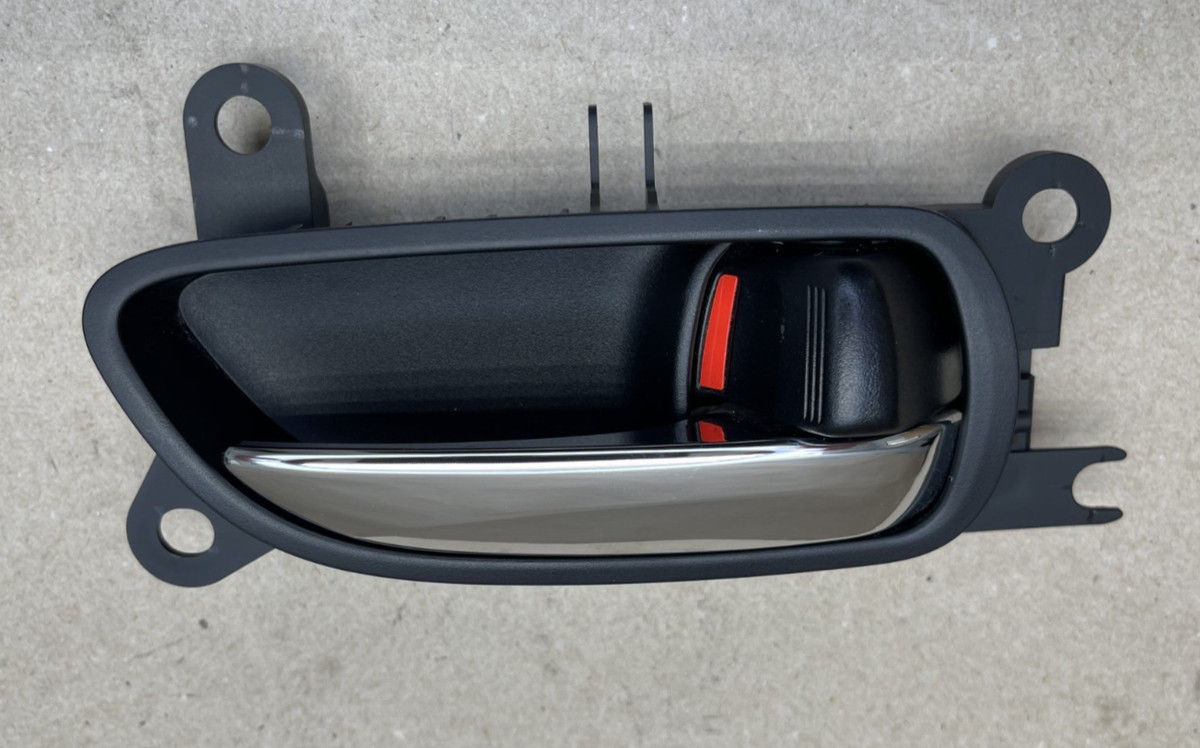 06-15 Lexus IS250C IS350C RIGHT SIDE DOOR INNER HANDLE  69207-30070-C0