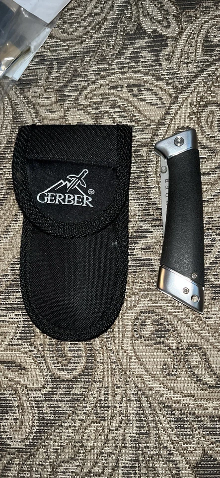 Cuchillo Plegable Gerber Cinco Pulgadas Cerradura Línea Mango Texturizado Como Nuevo Foto 2 de 4