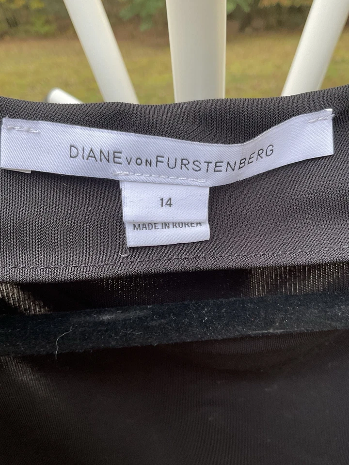 DIANE VON FURSTENBERG BLACK LBD DATE NIGHT WRAP DRESS  3/4 SLEEVE 14 Vintage 80s - Image 3 of 4