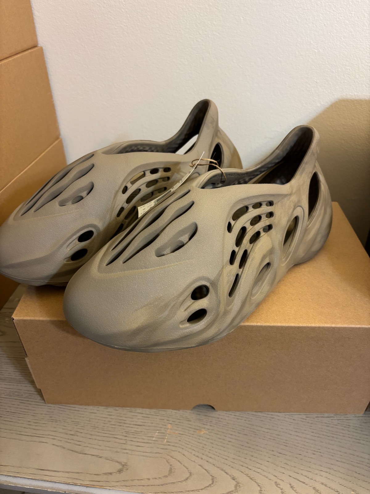 Size 10 - adidas Yeezy Foam Runner Stone Sage thumbnail 5