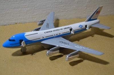 Junye Toys LTD 7 x6.5  Metal And Plastic Air Force One Plane