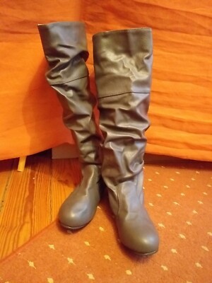 Stiefel grau