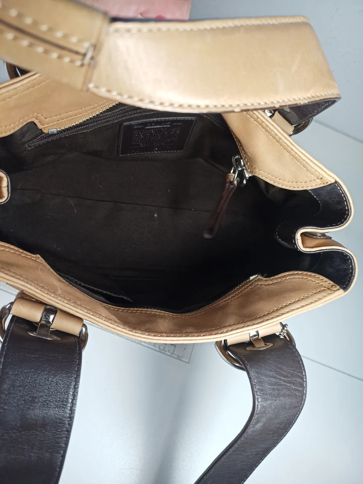 Bolso de Mano Coach Hampton Mediano Camel Cuero Suave Plateado Herrajes Hebilla Foto 3 de 4