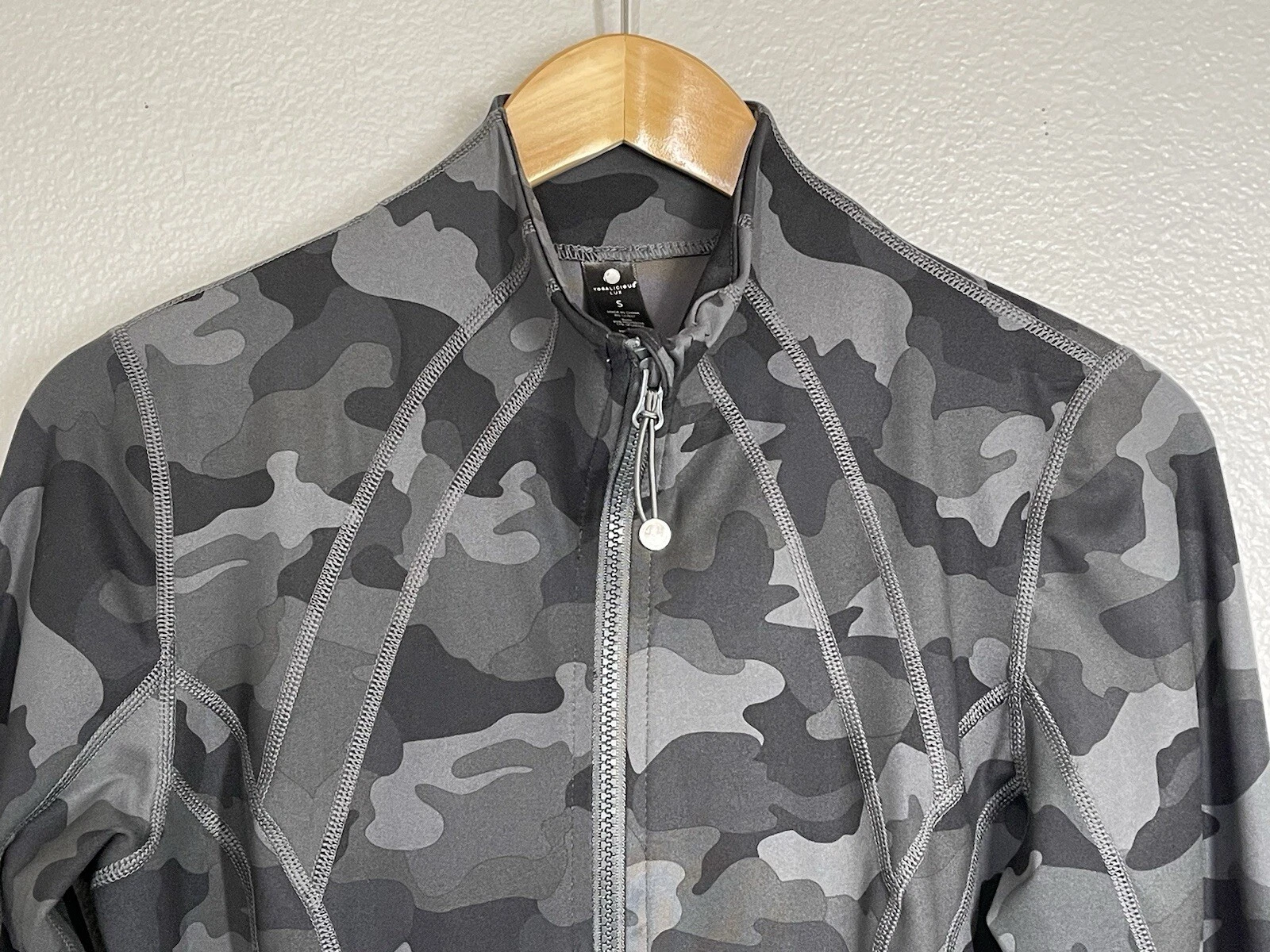 yogalicious lux camo active full zip thumbholes jacket