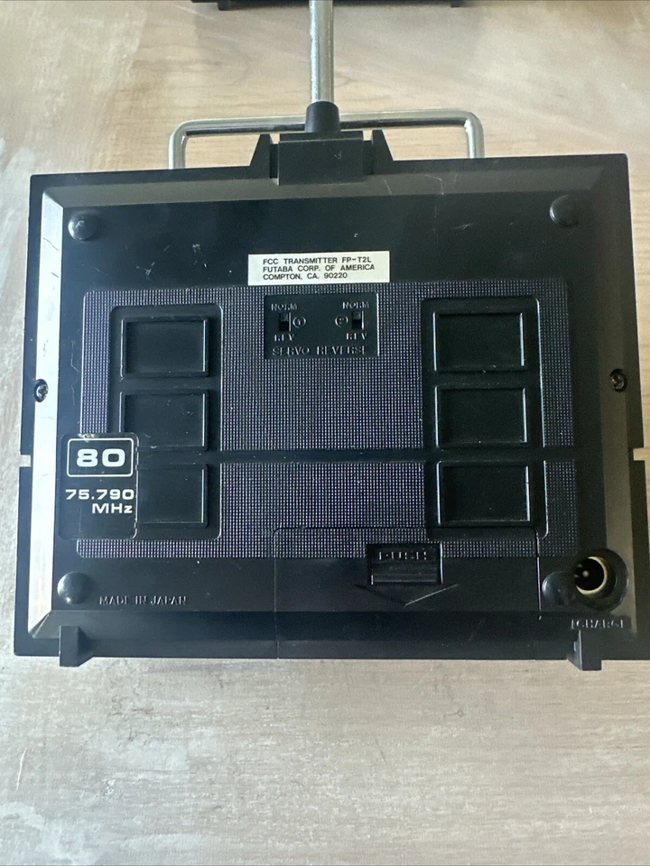 Sistema de radio control proporcional digital Futaba Fp-T2L 75,790 MHz Foto 4 de 4