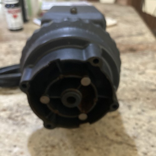 Stenner Pump 85MPHP17 - 17 gpd. - 100psi Used - Picture 3 of 5