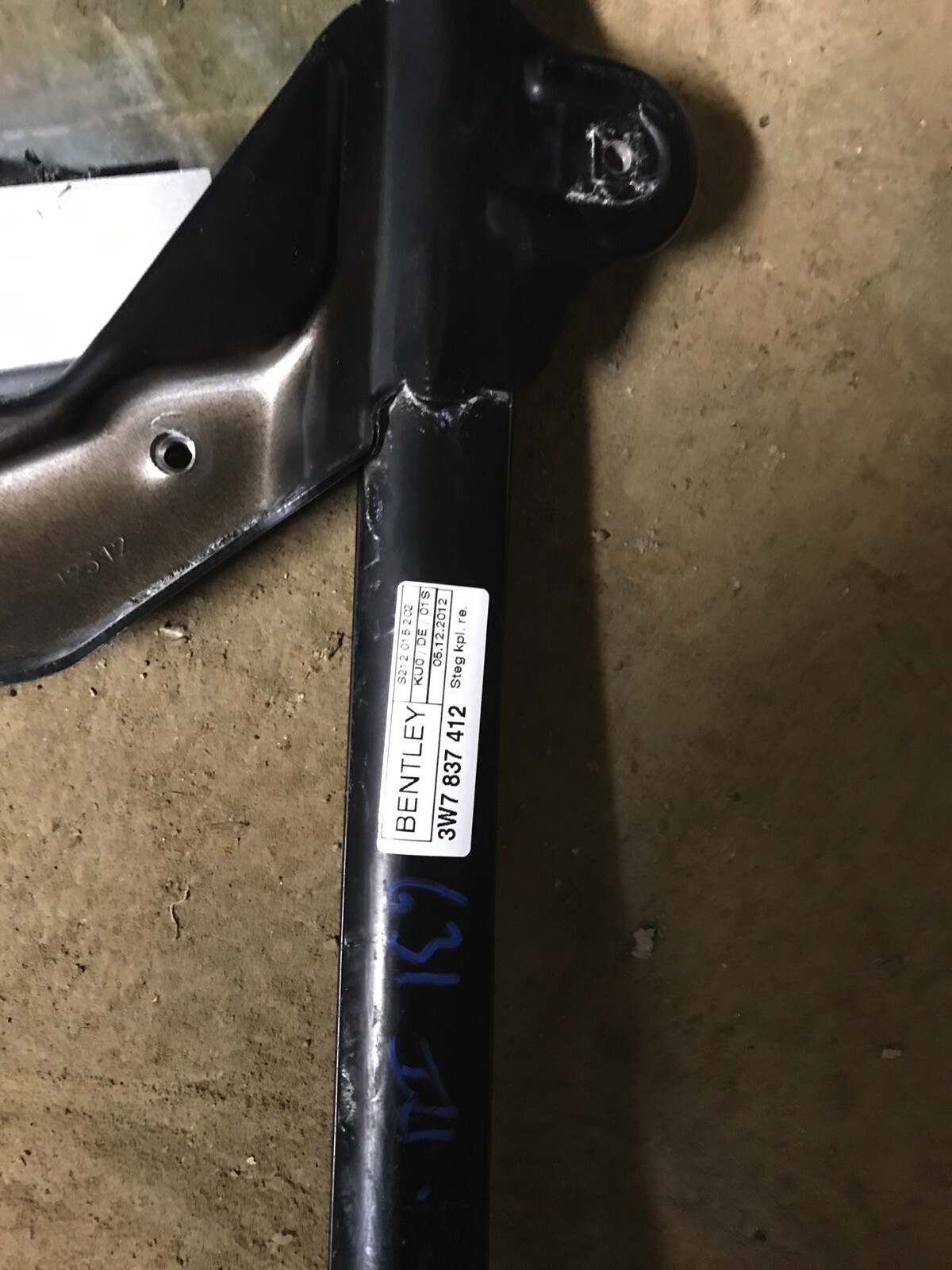 13 14 15 16 17 18 Bentley GTC Right Passenger RH Front Vent Window 3W7837412