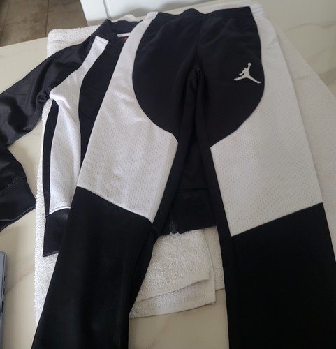 New Tags Air Jordan Tracksuit Boys 9-11 Black White - Picture 2 of 5