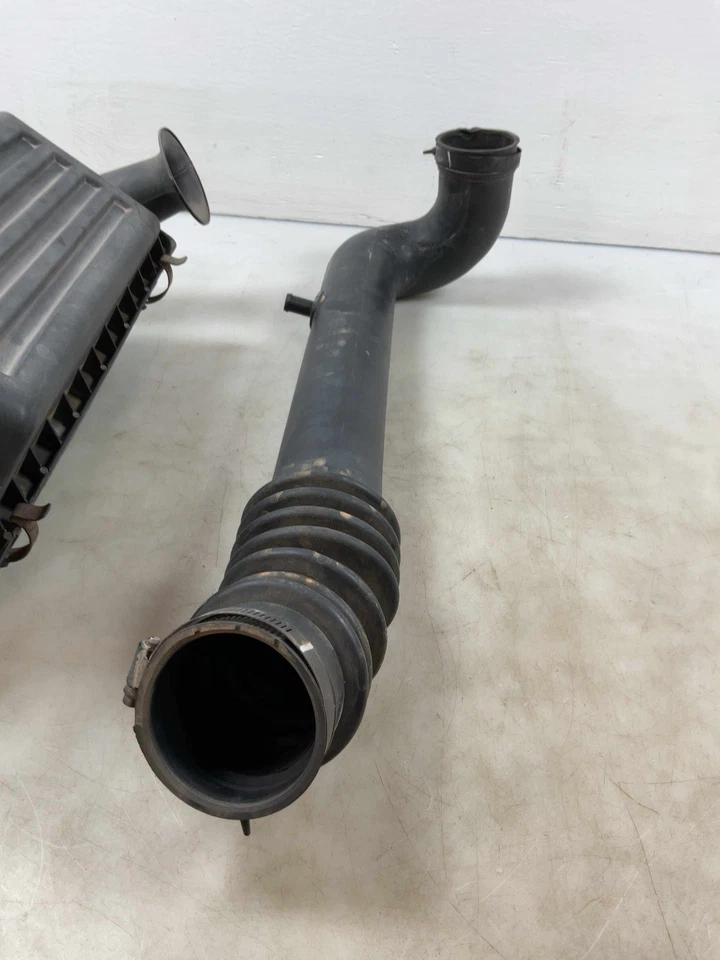 Оригинальный 6-цилиндровый воздухоочиститель Jeep TJ Wrangler 4,0 л с впускной трубкой 97-00 043526 - Изображение 3 из 4