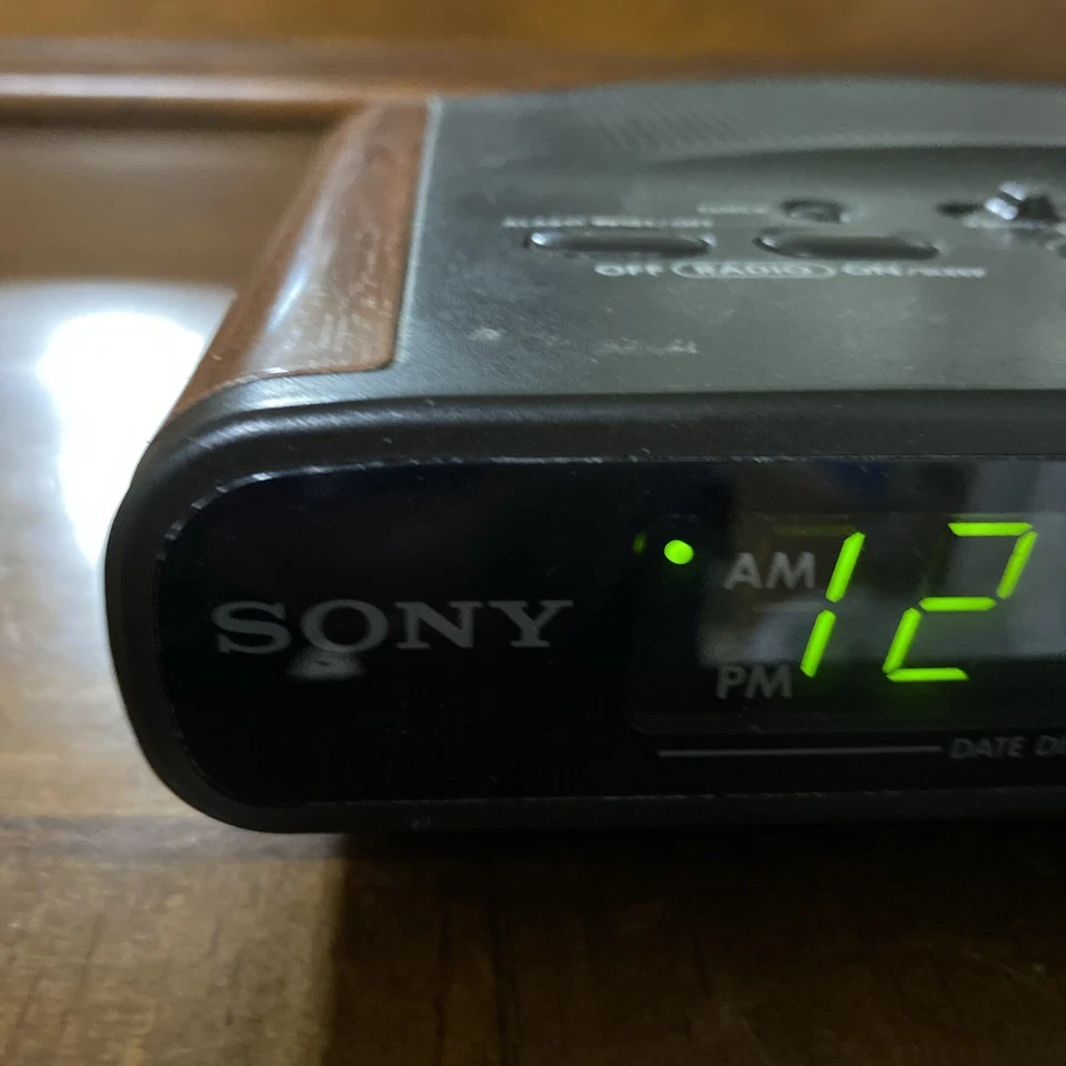 Vintage Sony Dream Machine ICF-C430 Dual Alarm AM/FM Clock Radio Wood Grain - Image 2 of 4