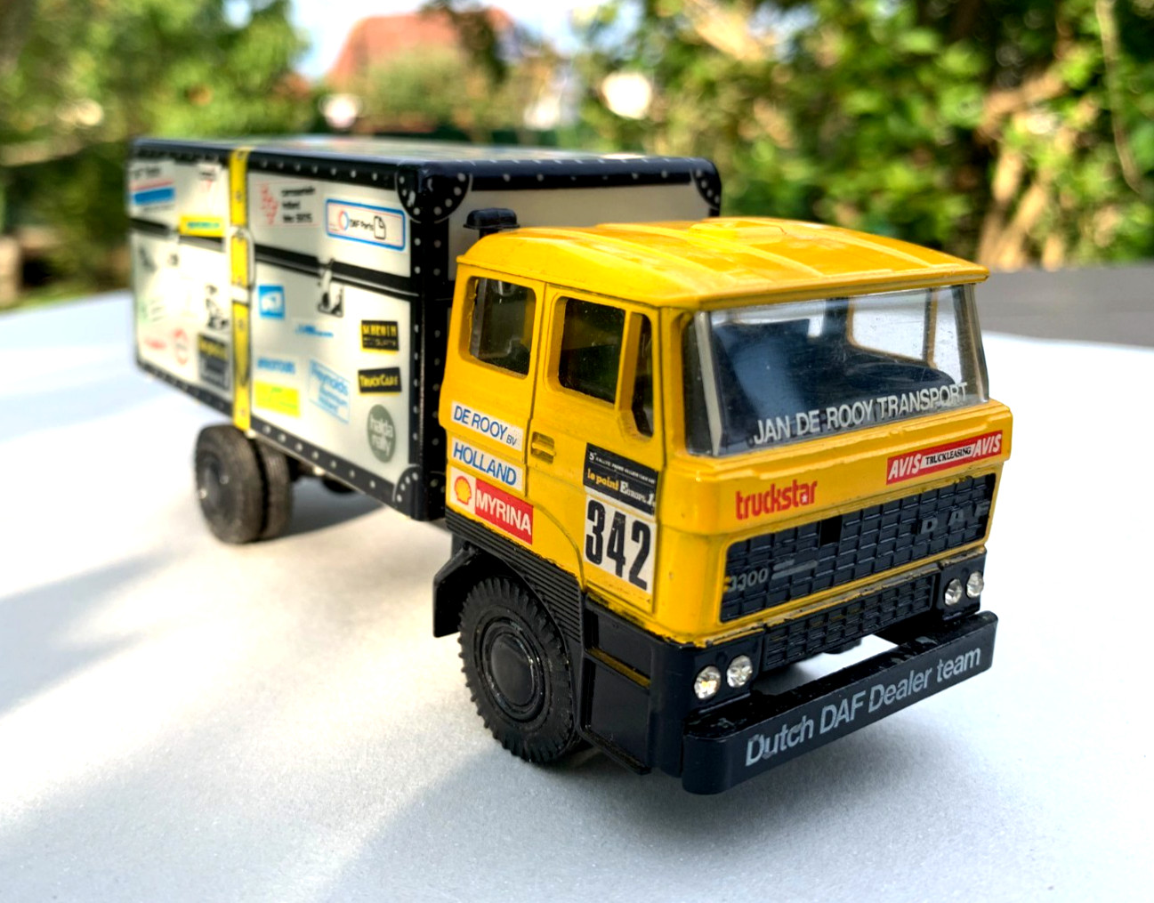 Camion miniature Daf 3300 d'exception Lion Toys 1/50 modèle rare de collection Paris Dakar 1983