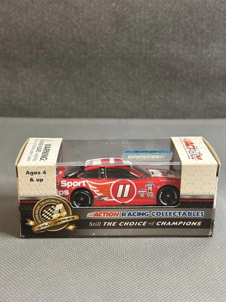 Литая модель Denny Hamlin 2017 Sport Clips Darlington 1:64 - Изображение 3 из 3