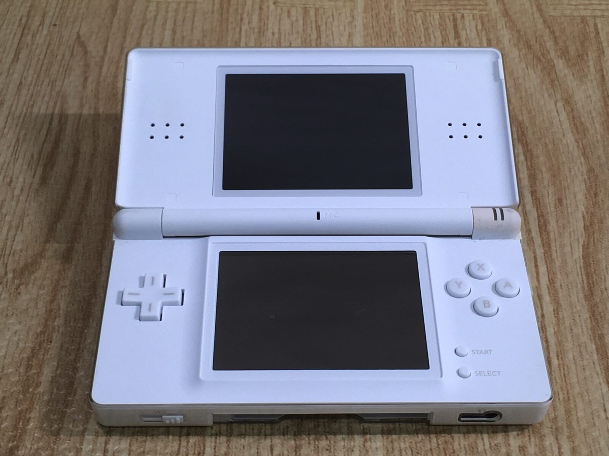 LG2658 Plz Read Item Condi Nintendo DS Lite Crystal White