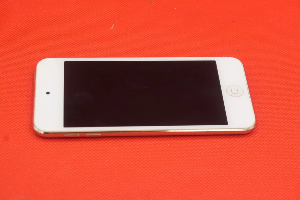 Apple iPod Touch 6th Generation Gold White 16GB Bluetooth MKH02BT/A A1574 - Image 4 of 4
