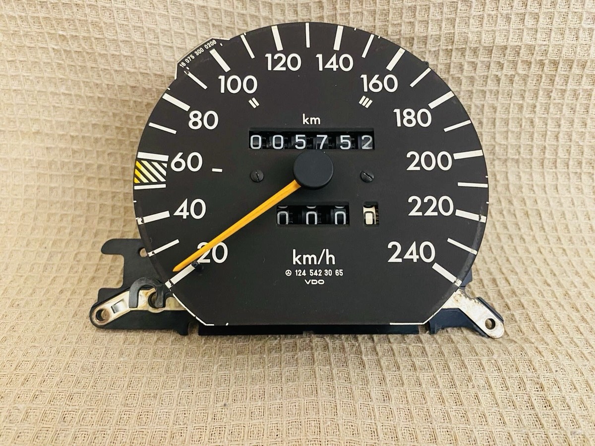 Mercedes W124 Speedometer 240Km/h 1245423065 Genuine 005752