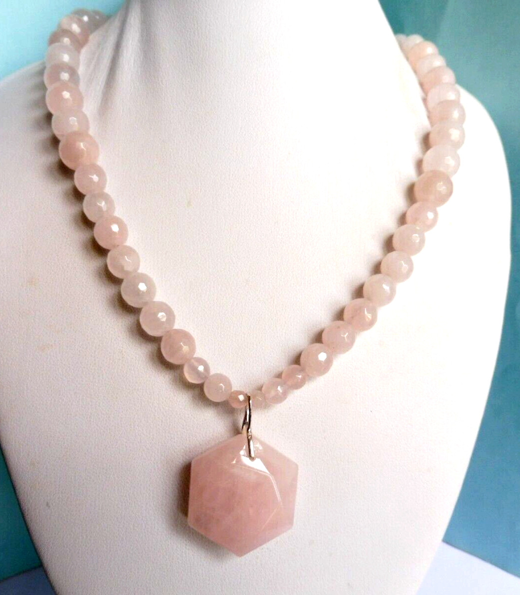 Collier en quartz rose facetté de 260 cts et argent massif d'une élégance rare