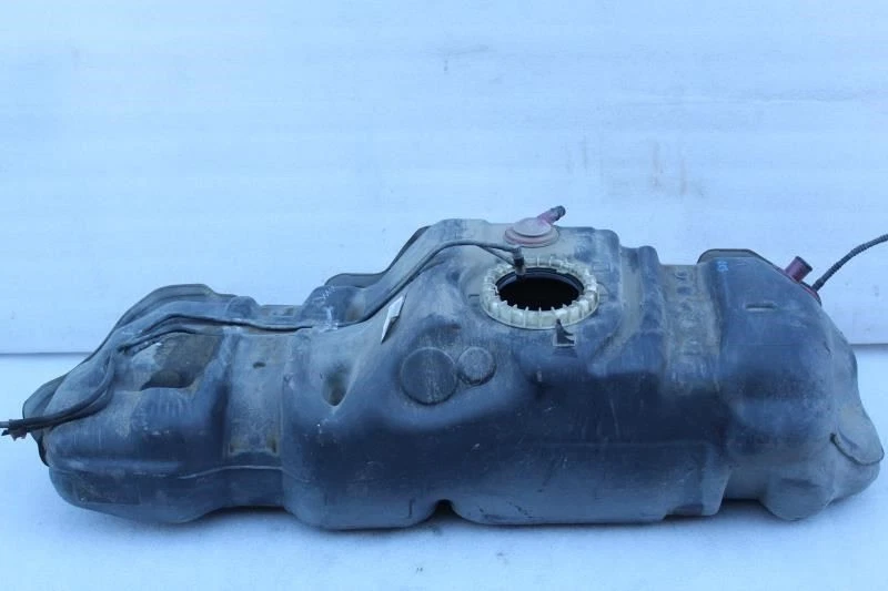 Toyota Sequoia 2006 tanque de combustible de gasolina Foto 4 de 4