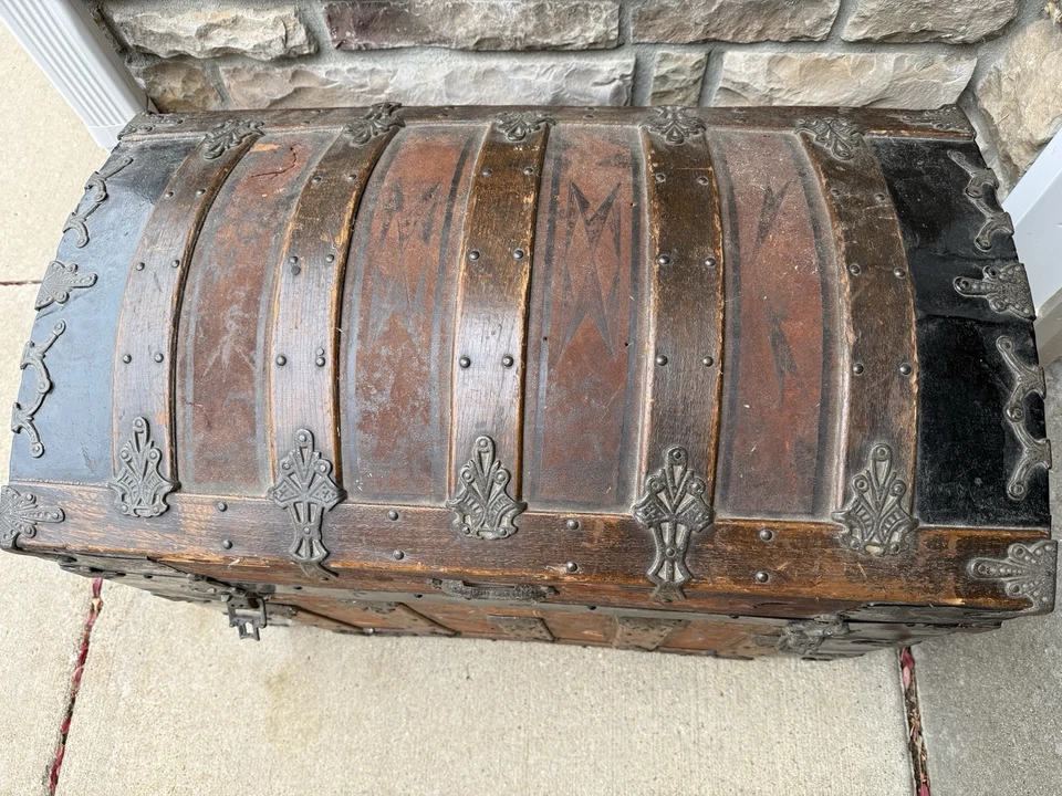 Vintage STEAMER TRUNK storage chest camelback humpback antique victorian toy box - Image 2 of 4