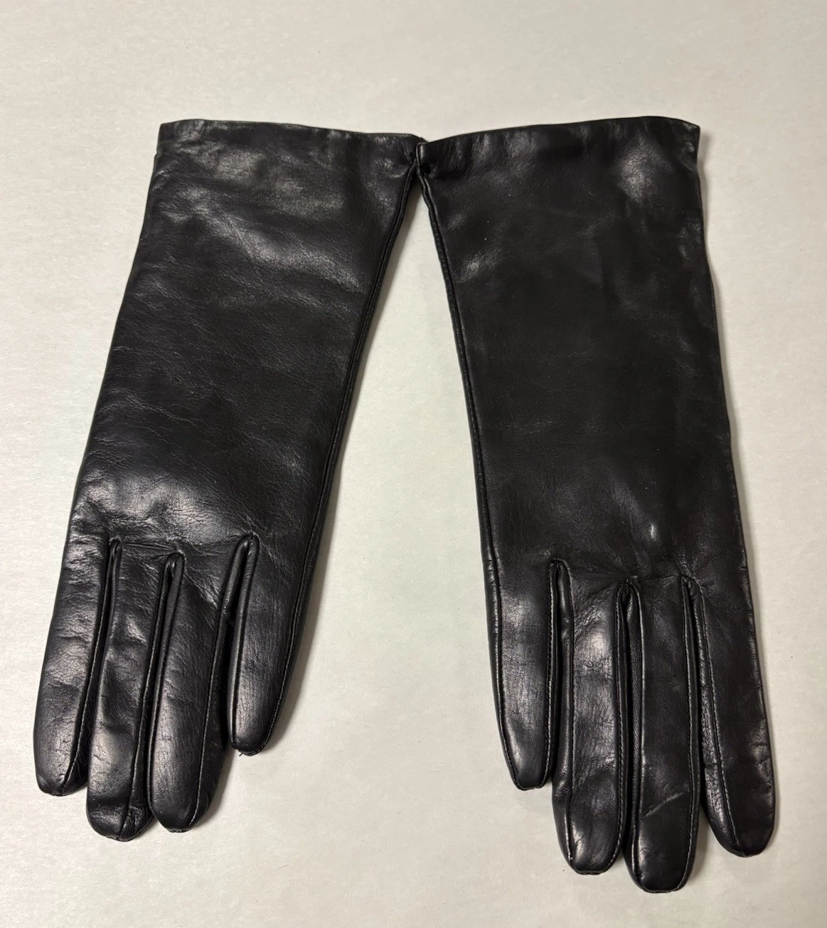 Nordstrom Womens Classic Pair Black Leather Wrist Length Gloves Size 8 New
Opens in a new window or