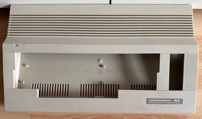 Commodore C64 C Gehäuse ( CLIPS ) Made in CHINA Ser.Nr.:640201 E  ##09 26