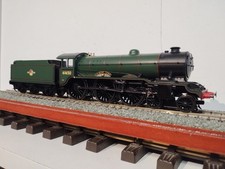 Hornby R2922 (OO) BR Green Class B17/6 No 61650 'GRIMSBY TOWN'.