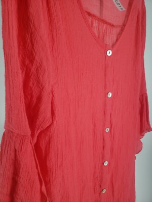  Dressin Gaudy Lightweight Blouse Top M Flutter Flare 3/4 Sleeve Sharkbite Hem