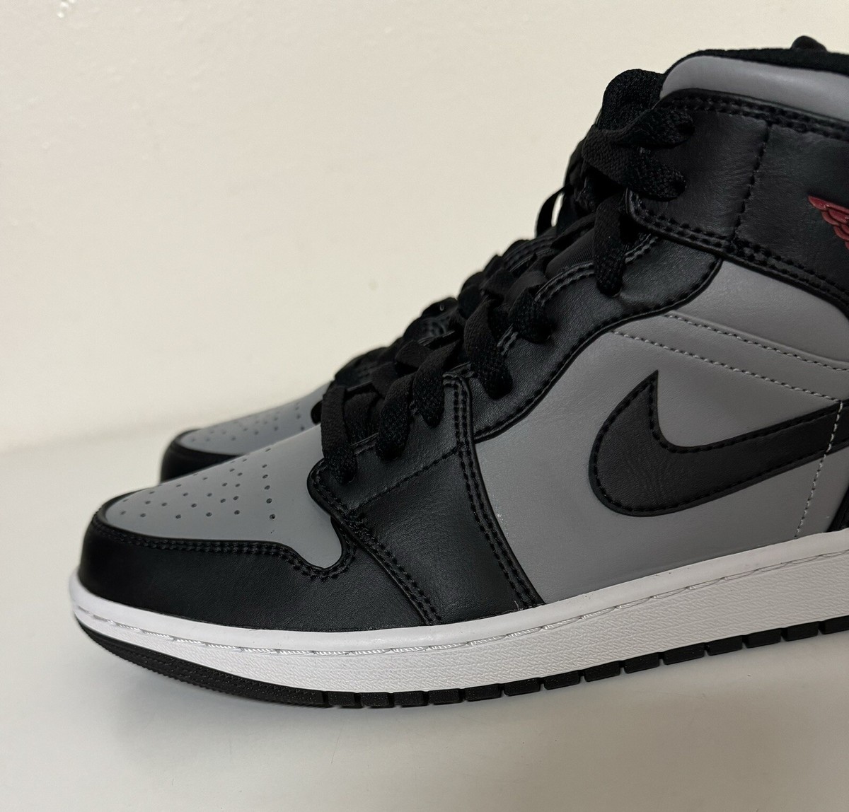 Nike Air Jordan 1 Mid Shadow Mens Sz 11 Black Gym Red Particle