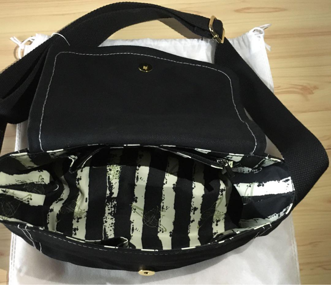 New Vivienne Westwood Edgewear Black Color shoulder bag New Vivienne Westwood Edgewear Black Color shoulder bag