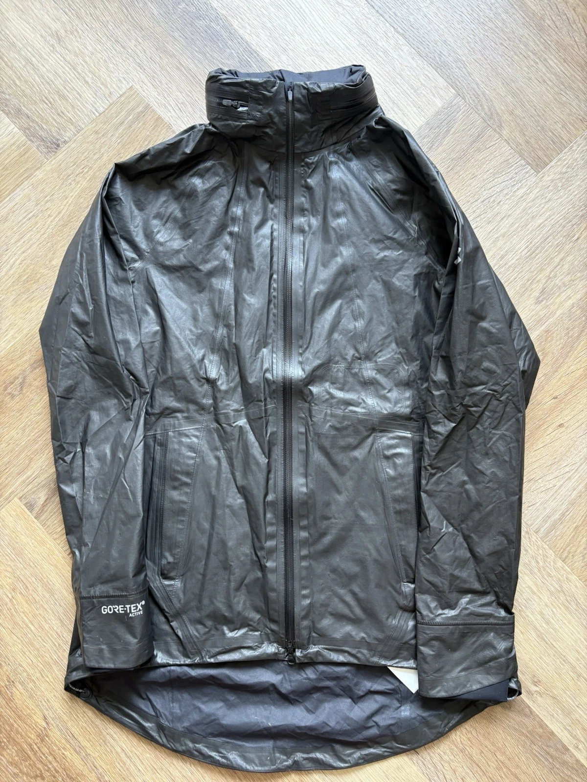 Under Armour Women's Outrun The Storm Gore-Tex Shakedry Jacket - Size Small