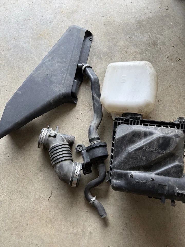 Caja limpiadora de admisión de filtro de aire 15-17 Subaru WRX STI fabricante de equipos originales Foto 3 de 4