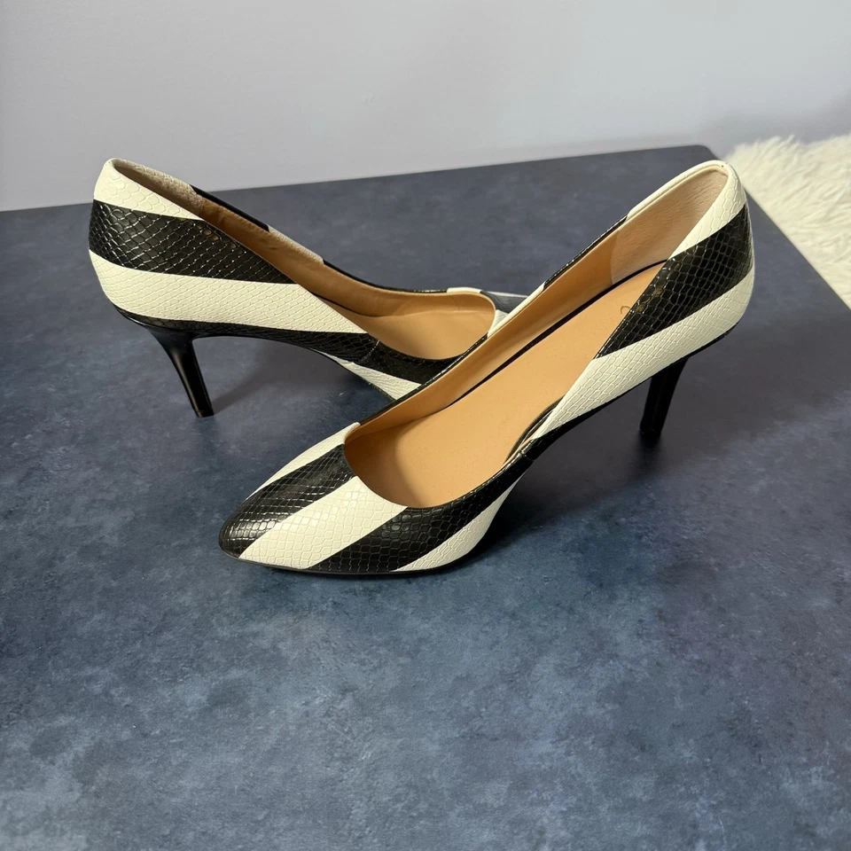 Zapatos de salón INC International Concepts Zitah negros blancos con estampado de serpiente tacones de 9 W de ancho Foto 3 de 4