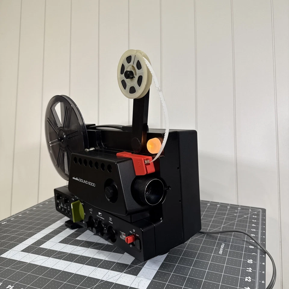 Projetor de filme Minolta SOUND 6000 Super 8 na caixa ~TESTADO COM ACESSÓRIOS - Imagem 4 de 4