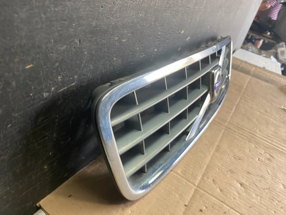 Parrilla superior delantera OEM Q0595 DG Volvo XC90 2003 a 2013 Foto 3 de 4