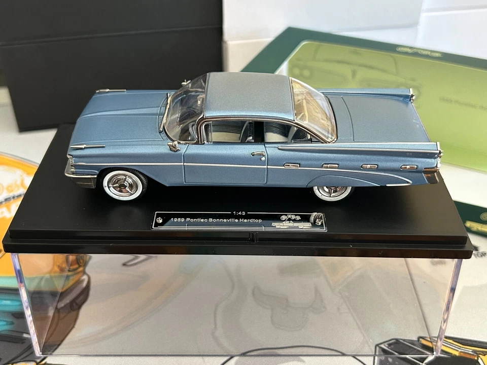 Brand New 1/43 1959 Pontiac Bonneville Die-Cast Alloy Car Model Hardtop Car Gift - Image 2 of 4