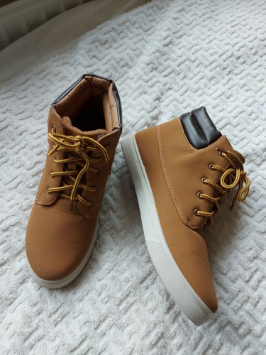 womens desert boots size 5