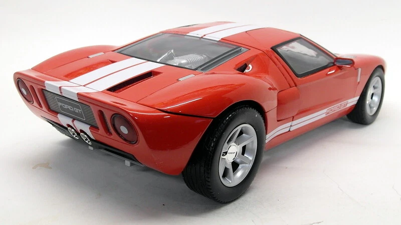 Motormax 1/12 Scale Diecast 73001 - Ford GT Concept Red White Stripes - Image 2 of 4