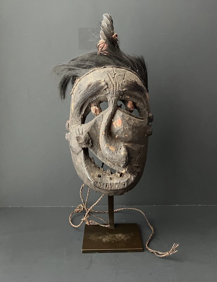 Antigua máscara de chamán Yao del siglo XIX de Asia Oriental, 17 1/2" T (sobre soporte) Foto 2 de 4