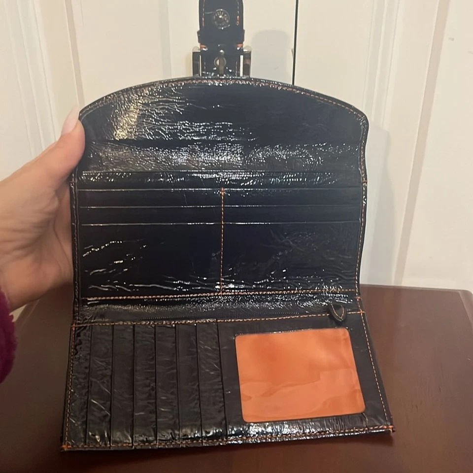 Cartera triple de charol azul marino azul oscuro firmada por L Erickson Foto 4 de 4