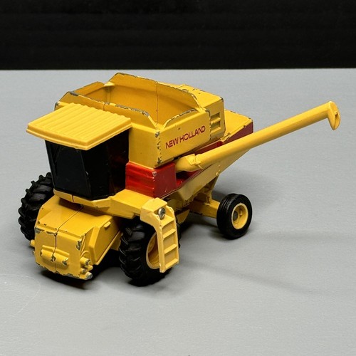 Vintage Ertl New Holland TR-86 Combine 4” Farm Tractor Toy Played With Flaws - Picture 5 of 14