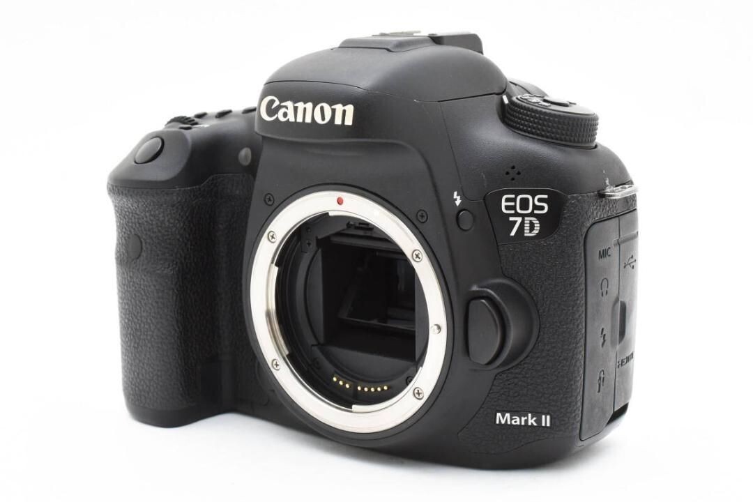 【美品】 キヤノン　Canon EOS 7D Mark II ボディ Excellent Canon EOS 7D Mark II 20.2MP Digital SLR Camera Body From