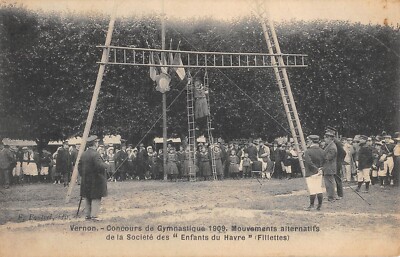 Fichier:Groupes de gymnastes après le concours - concours de gymnastique P-FG-CP