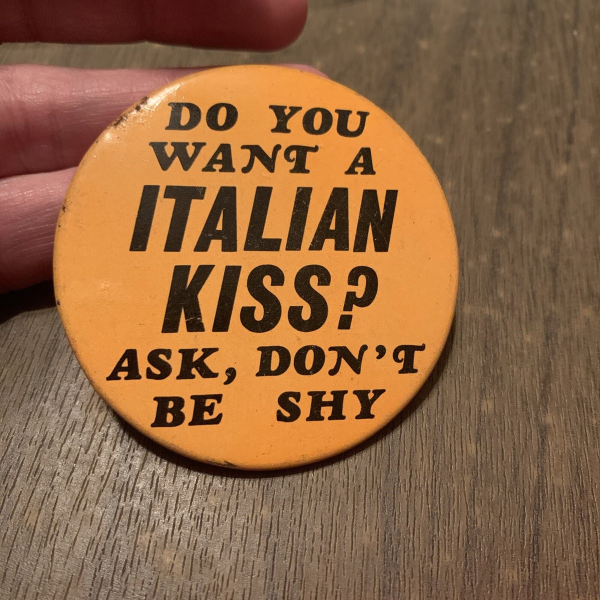 Vtg Novelty Humor Button Pin “Do You Want An Italian Kiss  display picture 2