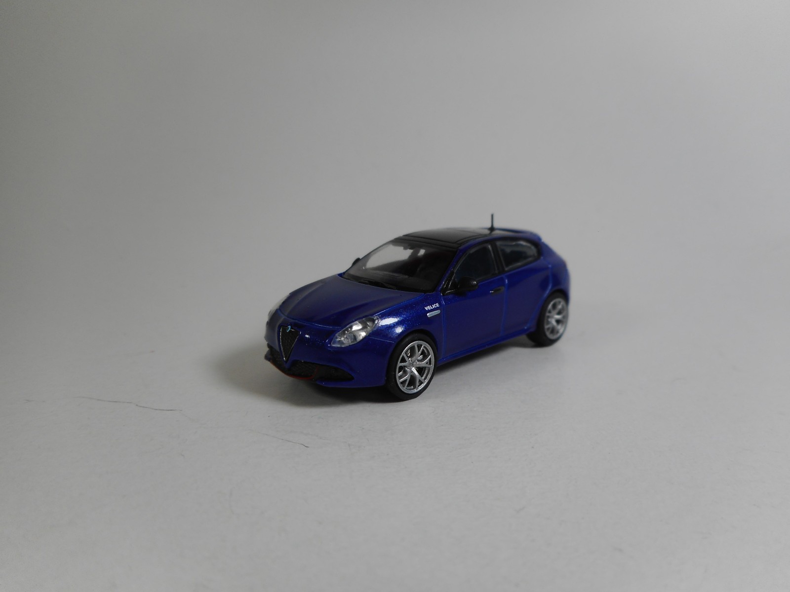 Foto 1 di 5