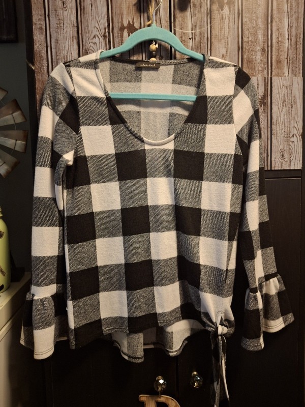 White Birch Size Small Top Black/white. Bell Cuffs On Sleeves, Knot At Waist