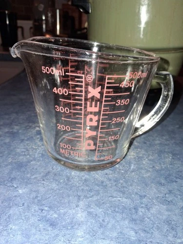 Vintage Pyrex 516 Red Letter D-Handle 2-Cup 16 oz Liquid Glass Measuring Cup USA