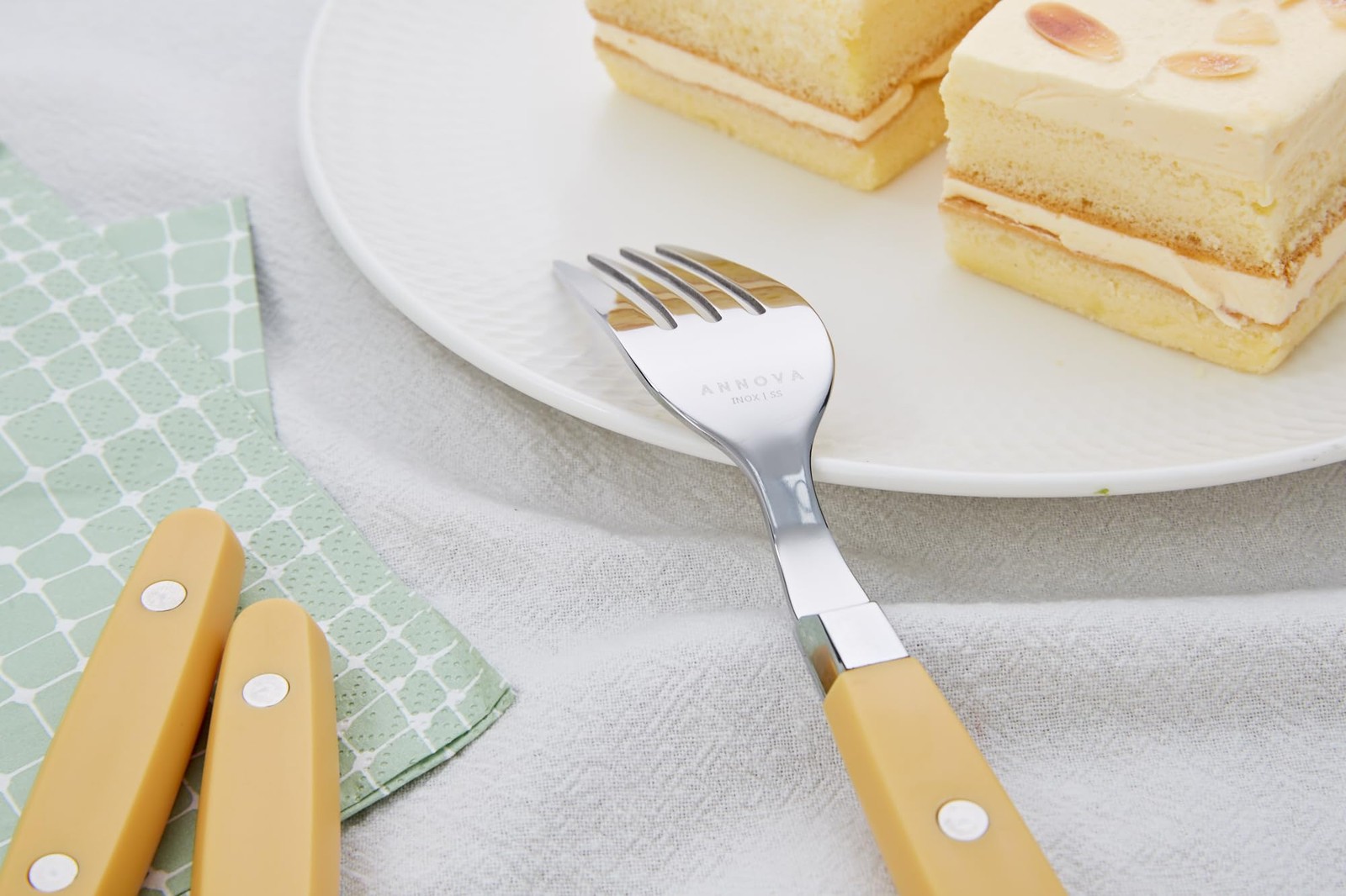 20-Piece Retro Stainless Steel Flatware Set with Ginger Yellow Handles