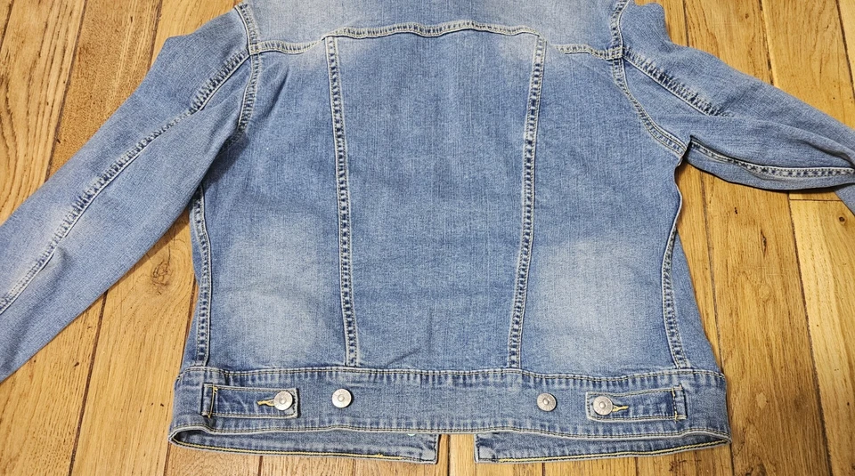 Chaqueta de mezclilla bordada Lularoe talla mediana Foto 3 de 4