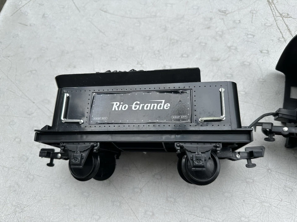Eztec G Scale Rio Grande Locomotive 2050 & Coal Tender Radio Control R/C Type - Image 3 of 4