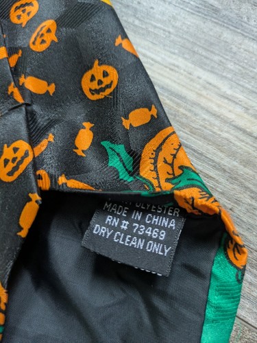 Vintage Winnie The Pooh Halloween Tie 90s 100% Polyester Disney FREE SHIPPING - Picture 6 of 7