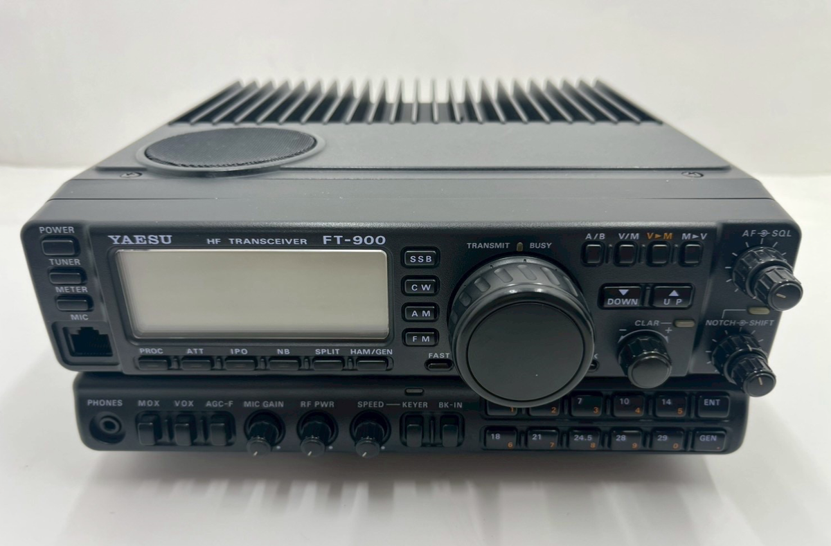 YAESU FT-900 1.8-30MHz Amateur HF Transceiver 100W +Mic Excellent